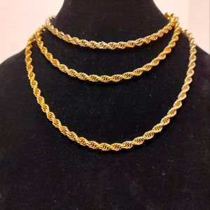 VINTAGE Monet thick Rope Chain Necklace in Gold tone.